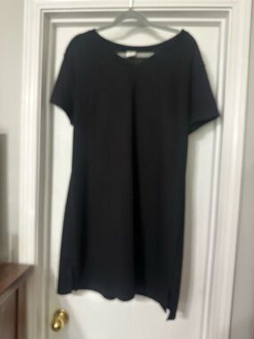 Umi Black Short-Sleeve V-Neck Shift Dress